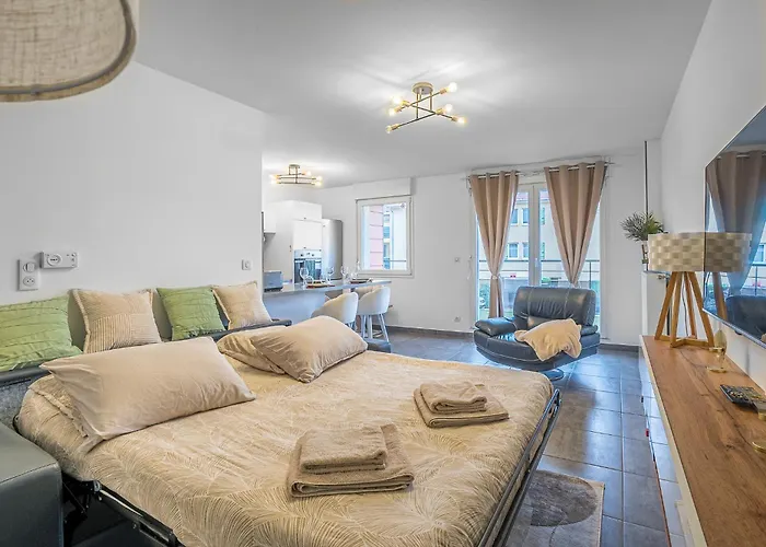 Apartment Spacieux - 4 Pers' - Balcon - 2 Lits - Parking *